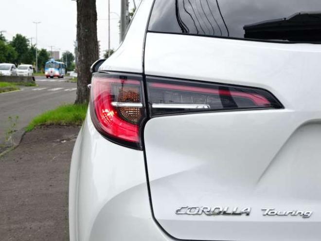 カローラツーリング　1.8 ハイブリッド G-X プラス E-Four 4WD　ハイブリッド機構含保証2年/走行距離無制限　4WD　ワンオーナー セーフティセンス ディスプレイオーディオ・ナビ　バックカメラ　LEDヘッドライト　W/B純正17インチアルミホイール ミラーヒーター 6SRS スマートキー 1800