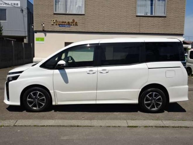 ヴォクシー2.0 ZS 4WD　本州車　保証1年/走行距離無制限　4WD　後期　セーフティセンス　純正10インチナビ　フリップダウンモニター　両側パワースライドドア　　地デジ　バックカメラ　LEDヘッドライト　AUTOHIビーム　スマートキー 2000