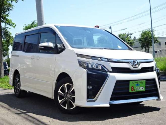 ヴォクシー2.0 ZS 4WD　本州車　保証1年/走行距離無制限　4WD　後期　セーフティセンス　純正10インチナビ　フリップダウンモニター　両側パワースライドドア　　地デジ　バックカメラ　LEDヘッドライト　AUTOHIビーム　スマートキー 2000