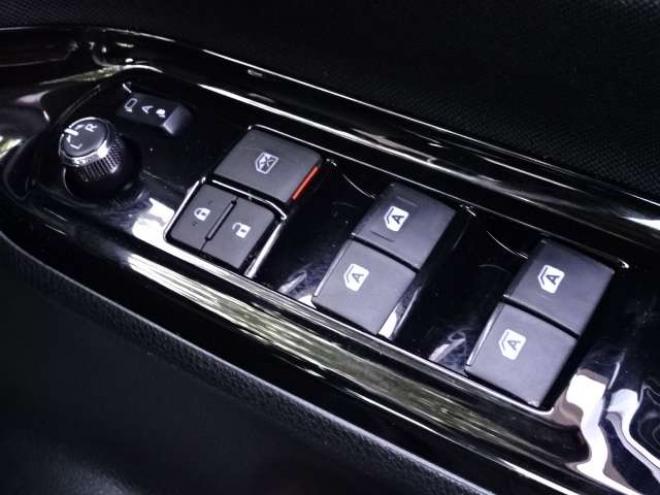 ヴォクシー2.0 ZS 4WD　本州車　保証1年/走行距離無制限　4WD　後期　セーフティセンス　純正10インチナビ　フリップダウンモニター　両側パワースライドドア　　地デジ　バックカメラ　LEDヘッドライト　AUTOHIビーム　スマートキー 2000