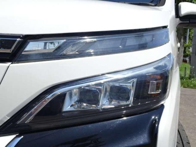 ヴォクシー2.0 ZS 4WD　本州車　保証1年/走行距離無制限　4WD　後期　セーフティセンス　純正10インチナビ　フリップダウンモニター　両側パワースライドドア　　地デジ　バックカメラ　LEDヘッドライト　AUTOHIビーム　スマートキー 2000