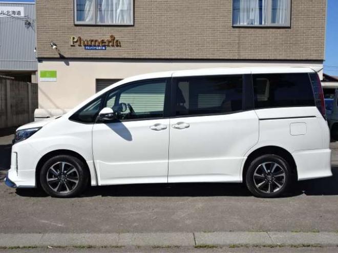 ノア2.0 Si 4WD　本州車　保証1年/走行距離無制限　4WD　後期　モデリスタエアロ　セーフティセンス　両側パワースライドドア　社外ナビ　地デジ　Bluetooth接続　LEDヘッドライト　LEDフォグ　アイドリングストップ　7人乗り 2000