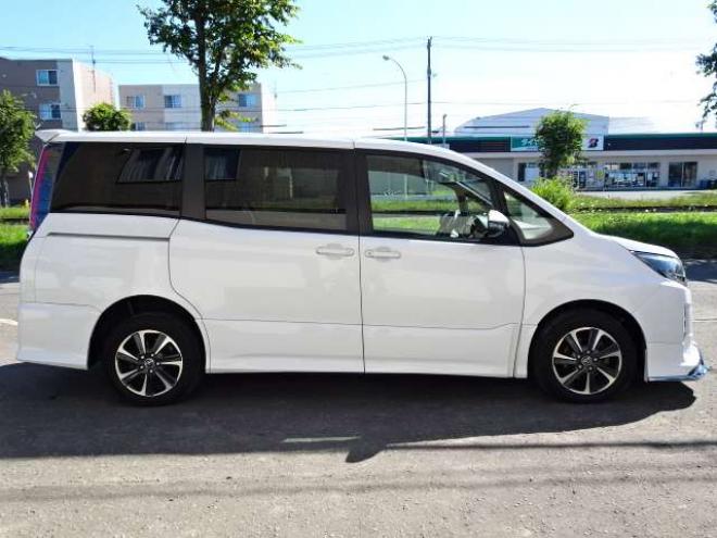 ノア2.0 Si 4WD　本州車　保証1年/走行距離無制限　4WD　後期　モデリスタエアロ　セーフティセンス　両側パワースライドドア　社外ナビ　地デジ　Bluetooth接続　LEDヘッドライト　LEDフォグ　アイドリングストップ　7人乗り 2000