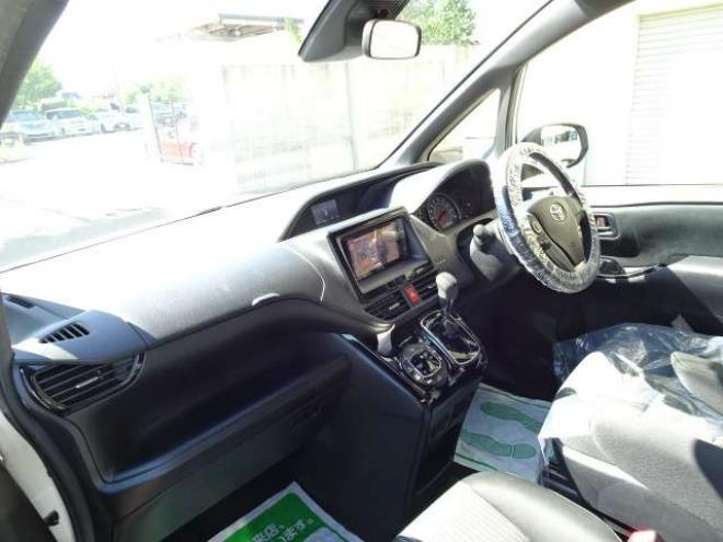 ノア2.0 Si 4WD　本州車　保証1年/走行距離無制限　4WD　後期　モデリスタエアロ　セーフティセンス　両側パワースライドドア　社外ナビ　地デジ　Bluetooth接続　LEDヘッドライト　LEDフォグ　アイドリングストップ　7人乗り 2000