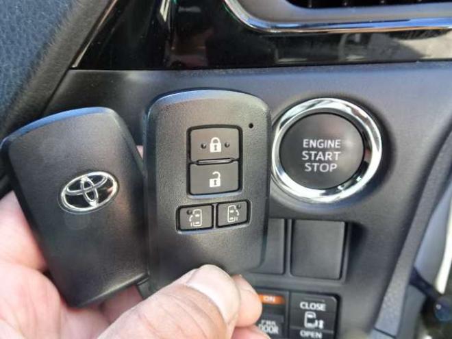 ノア2.0 Si 4WD　本州車　保証1年/走行距離無制限　4WD　後期　モデリスタエアロ　セーフティセンス　両側パワースライドドア　社外ナビ　地デジ　Bluetooth接続　LEDヘッドライト　LEDフォグ　アイドリングストップ　7人乗り 2000