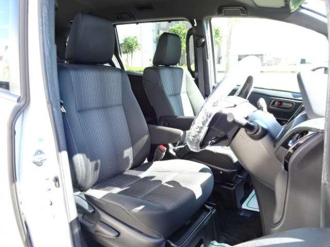 ノア2.0 Si 4WD　本州車　保証1年/走行距離無制限　4WD　後期　モデリスタエアロ　セーフティセンス　両側パワースライドドア　社外ナビ　地デジ　Bluetooth接続　LEDヘッドライト　LEDフォグ　アイドリングストップ　7人乗り 2000