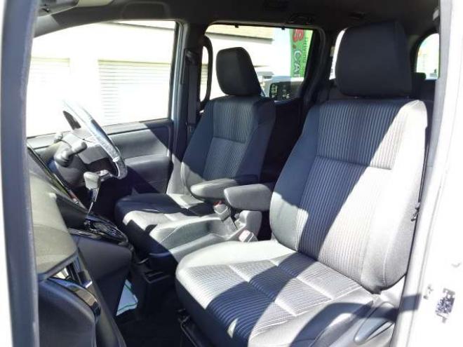 ノア2.0 Si 4WD　本州車　保証1年/走行距離無制限　4WD　後期　モデリスタエアロ　セーフティセンス　両側パワースライドドア　社外ナビ　地デジ　Bluetooth接続　LEDヘッドライト　LEDフォグ　アイドリングストップ　7人乗り 2000