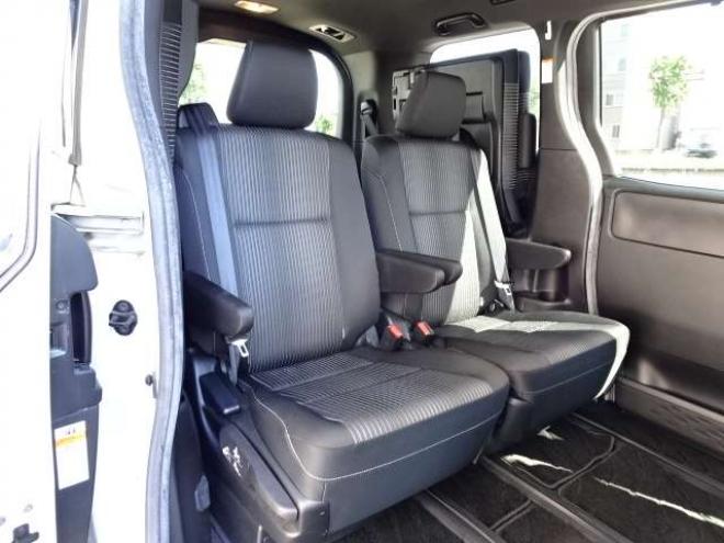 ノア2.0 Si 4WD　本州車　保証1年/走行距離無制限　4WD　後期　モデリスタエアロ　セーフティセンス　両側パワースライドドア　社外ナビ　地デジ　Bluetooth接続　LEDヘッドライト　LEDフォグ　アイドリングストップ　7人乗り 2000