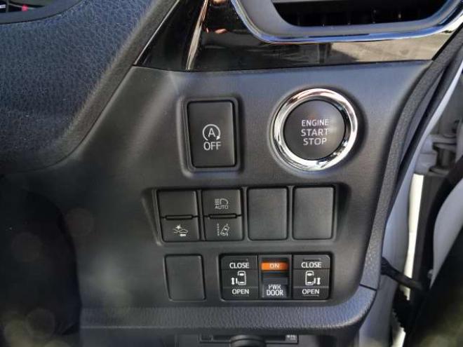 ノア2.0 Si 4WD　本州車　保証1年/走行距離無制限　4WD　後期　モデリスタエアロ　セーフティセンス　両側パワースライドドア　社外ナビ　地デジ　Bluetooth接続　LEDヘッドライト　LEDフォグ　アイドリングストップ　7人乗り 2000
