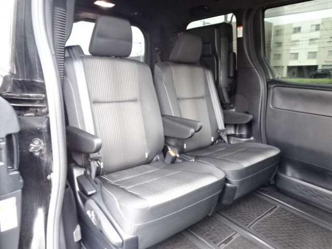 ヴォクシー2.0 ZS 煌 4WD　本州車　保証1年/走行距離無制限　4WD　後期　トヨタセーフティセンス　両側パワースライドドア　純正ナビ　地デジ　バックカメラ　エンジンスターター　LEDヘッドライト　ドライブレコーダー　AUTOHIビーム 2000