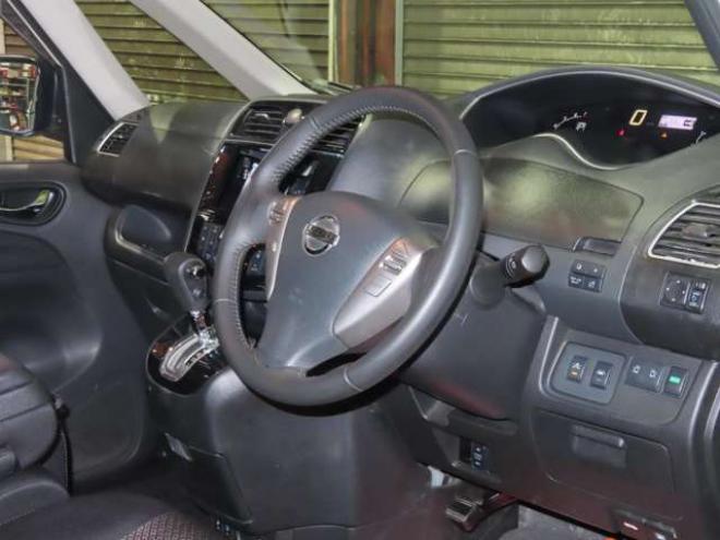 セレナ2.0 ハイウェイスター Vセレクション+SafetyII 4WD　防錆塗装4WDドラレコエンスタ積込タイヤ 2000