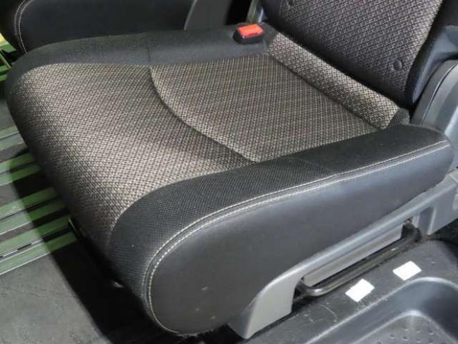 セレナ2.0 ハイウェイスター Vセレクション+SafetyII 4WD　防錆塗装4WDドラレコエンスタ積込タイヤ 2000
