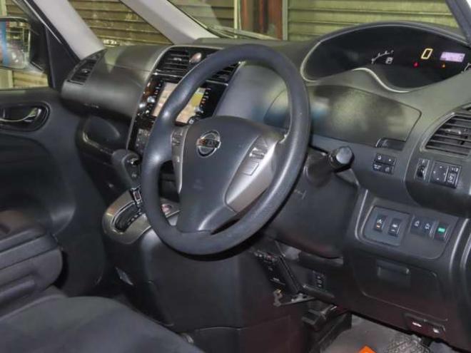 セレナ2.0 20X Vセレクション+Safety 4WD　4WDTVナビBカメETC積込タイヤ 2000
