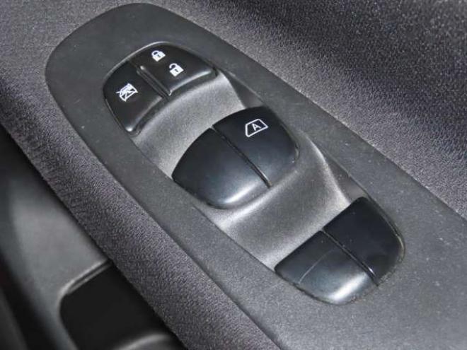 セレナ2.0 20X Vセレクション+Safety 4WD　4WDTVナビBカメETC積込タイヤ 2000