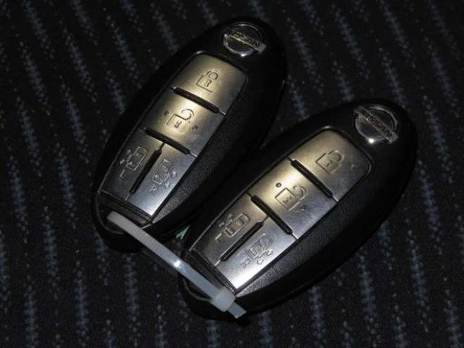 セレナ2.0 20X Vセレクション+Safety 4WD　4WDTVナビBカメETC積込タイヤ 2000