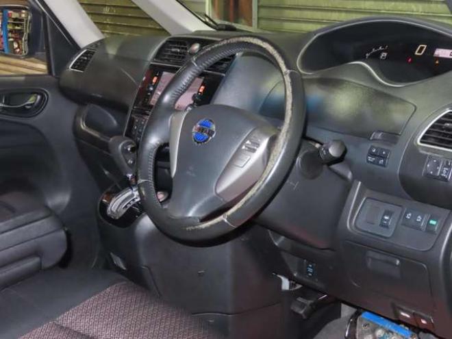 セレナ2.0 ハイウェイスター Vセレクション+Safety 4WD　防錆塗装4WDTVナビBカメ後席モニタ 2000