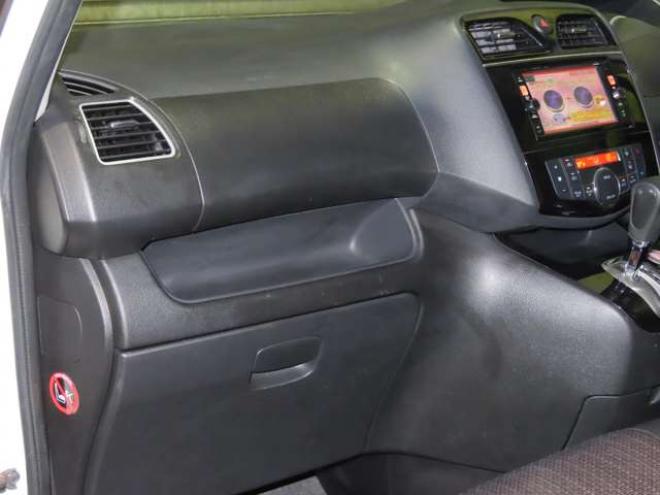 セレナ2.0 ハイウェイスター Vセレクション+Safety 4WD　防錆塗装4WDTVナビBカメ後席モニタ 2000