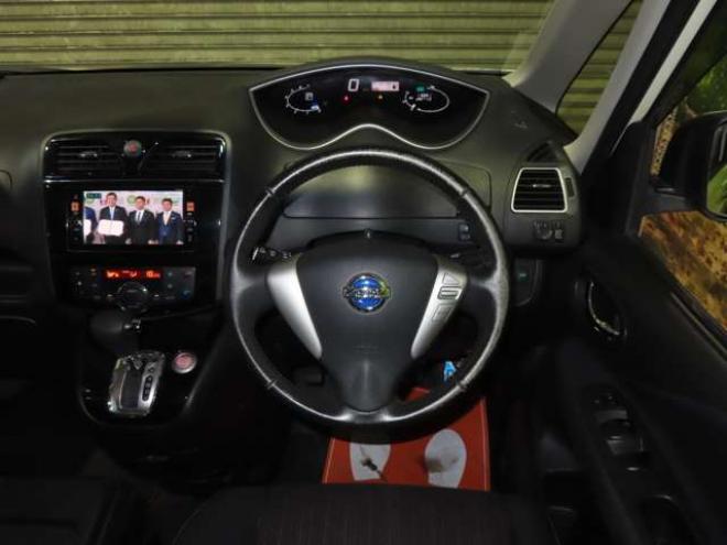セレナ2.0 ハイウェイスター Vセレクション+Safety 4WD　防錆塗装4WDTVナビBカメ後席モニタ 2000