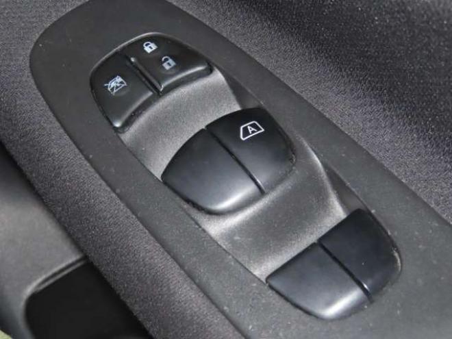 セレナ2.0 ハイウェイスター Vセレクション+Safety 4WD　防錆塗装4WDTVナビBカメ後席モニタ 2000
