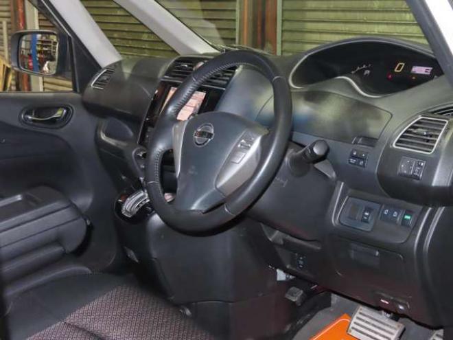 セレナ2.0 ハイウェイスター 4WD　防錆塗装4WDTVナビBカメ後席モニタETCエンスタ 2000