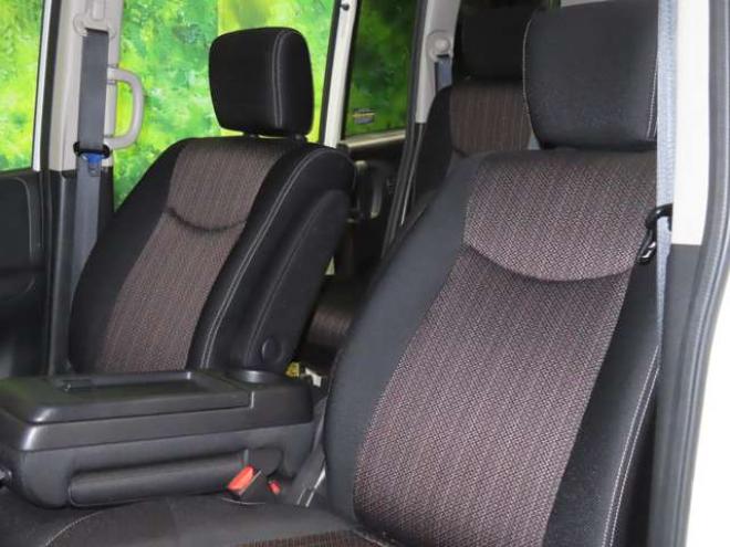 セレナ2.0 ハイウェイスター 4WD　防錆塗装4WDTVナビBカメ後席モニタETCエンスタ 2000