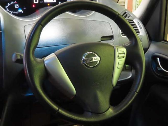 セレナ2.0 ハイウェイスター 4WD　防錆塗装4WDTVナビBカメ後席モニタETCエンスタ 2000