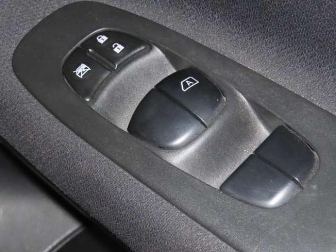 セレナ2.0 ハイウェイスター 4WD　防錆塗装4WDTVナビBカメ後席モニタETCエンスタ 2000