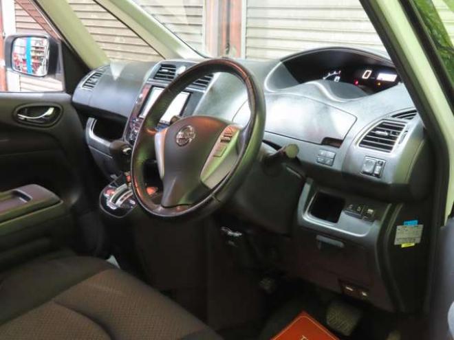 セレナ2.0 ハイウェイスター Vセレクション 4WD　4WDTVナビBカメ 2000