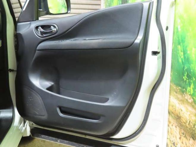 セレナ2.0 ハイウェイスター Vセレクション 4WD　4WDTVナビBカメ 2000