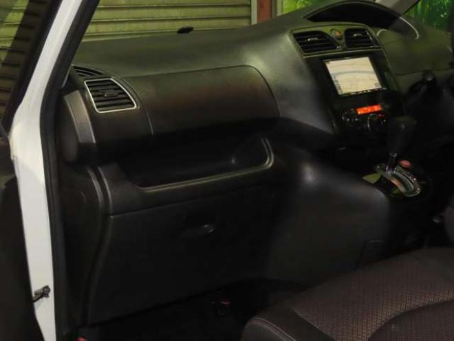 セレナ2.0 ハイウェイスター Vセレクション 4WD　4WDTVナビBカメ 2000