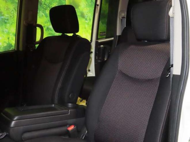 セレナ2.0 ハイウェイスター Vセレクション 4WD　4WDTVナビBカメ 2000