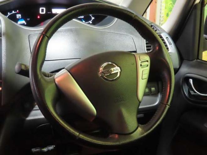 セレナ2.0 ハイウェイスター Vセレクション 4WD　4WDTVナビBカメ 2000