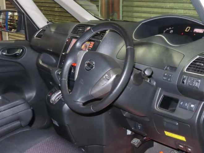 セレナ2.0 ハイウェイスター 4WD　防錆塗装4WDTVナビBカメETCエンスタドラレコ 2000