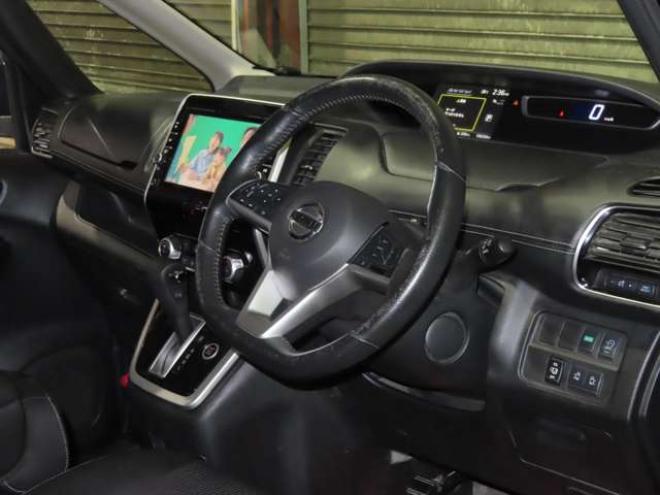 セレナ2.0 ハイウェイスター Vセレクション 4WD　防錆塗装4WDTVナビBカメ後席モニタETCエンスタ積込タイヤ 2000