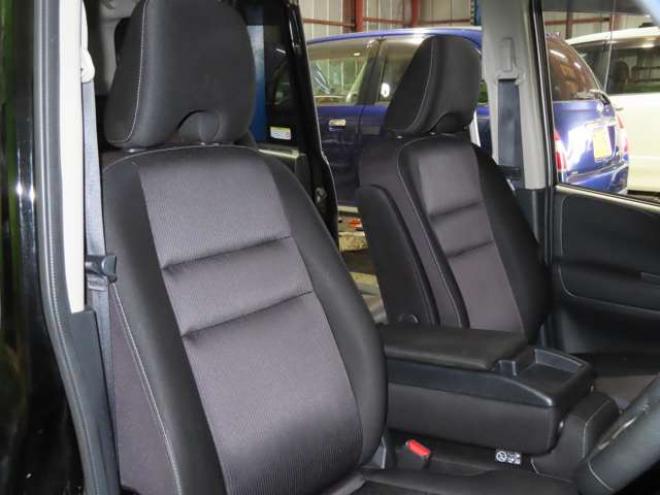 セレナ2.0 ハイウェイスター Vセレクション 4WD　防錆塗装4WDTVナビBカメ後席モニタETCエンスタ積込タイヤ 2000