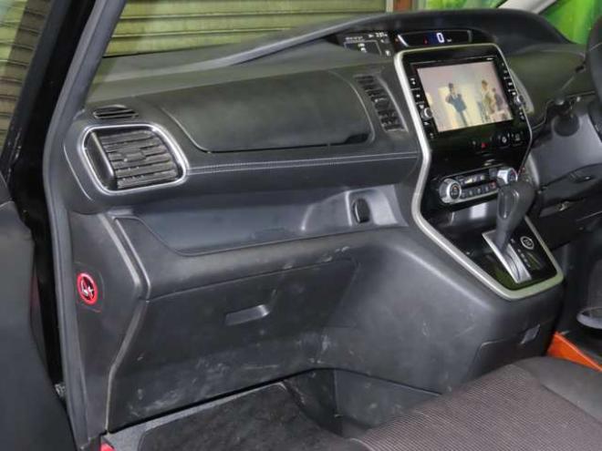 セレナ2.0 ハイウェイスター Vセレクション 4WD　防錆塗装4WDTVナビBカメ後席モニタETCエンスタ積込タイヤ 2000