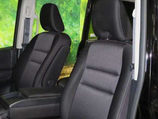 セレナ2.0 ハイウェイスター Vセレクション 4WD　防錆塗装4WDTVナビBカメ後席モニタETCエンスタ積込タイヤ 2000