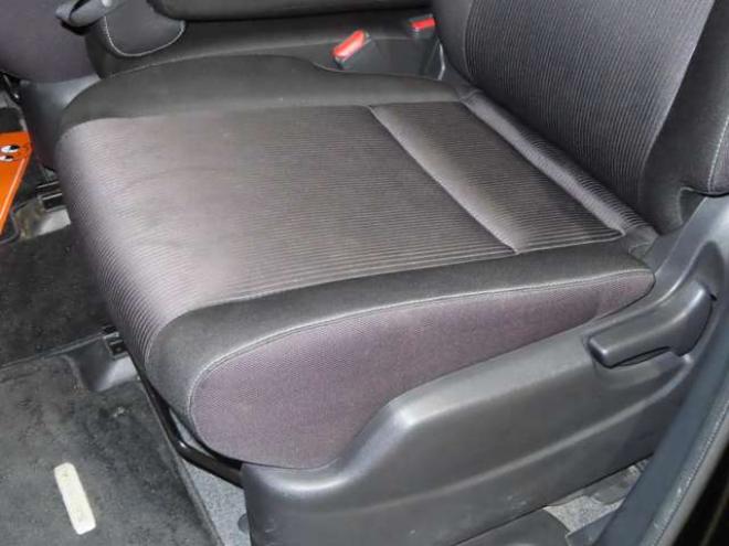 セレナ2.0 ハイウェイスター Vセレクション 4WD　防錆塗装4WDTVナビBカメ後席モニタETCエンスタ積込タイヤ 2000