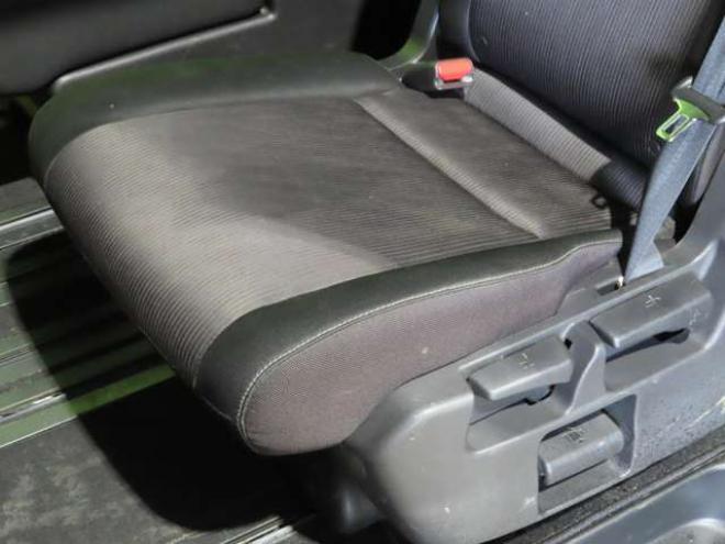 セレナ2.0 ハイウェイスター Vセレクション 4WD　防錆塗装4WDTVナビBカメ後席モニタETCエンスタ積込タイヤ 2000