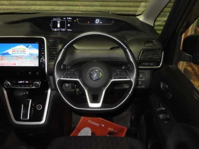 セレナ2.0 ハイウェイスター Vセレクション 4WD　防錆塗装4WDTVナビBカメ後席モニタETCエンスタ積込タイヤ 2000