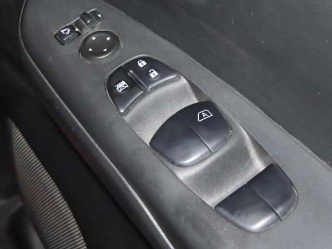 セレナ2.0 ハイウェイスター Vセレクション 4WD　防錆塗装4WDTVナビBカメ後席モニタETCエンスタ積込タイヤ 2000