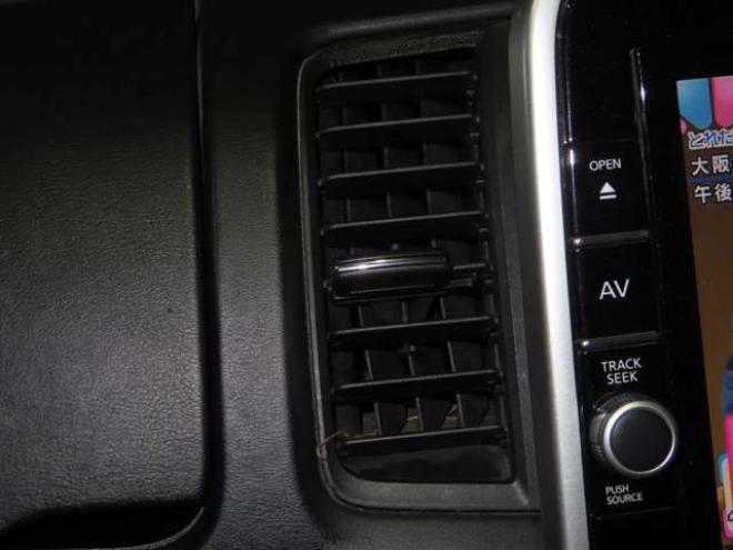 セレナ2.0 ハイウェイスター Vセレクション 4WD　防錆塗装4WDTVナビBカメ後席モニタETCエンスタ積込タイヤ 2000