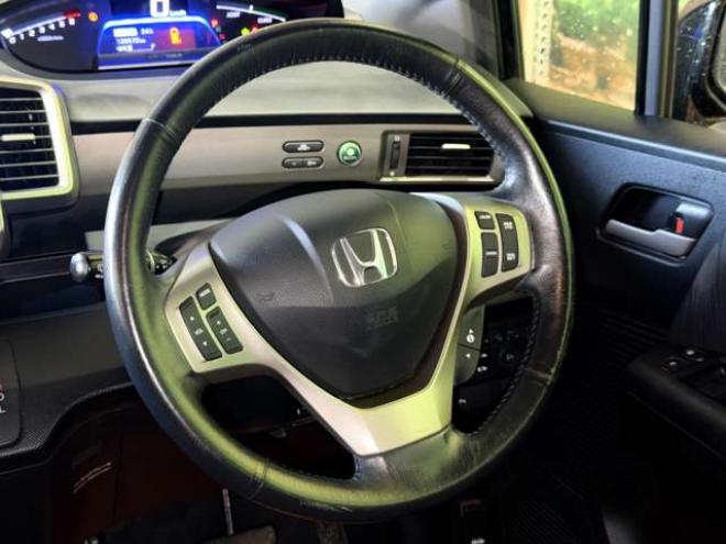 フリードスパイクハイブリッド1.5 ジャストセレクション　防錆塗装TVナビBカメETC 2WD 1500