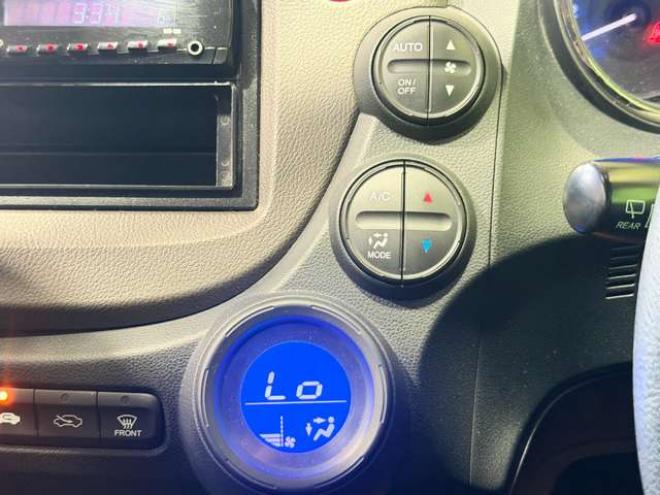 フィットシャトルハイブリッド1.3 C　防錆塗装キーレスCDポータブルTV積込タイヤ 2WD 1300