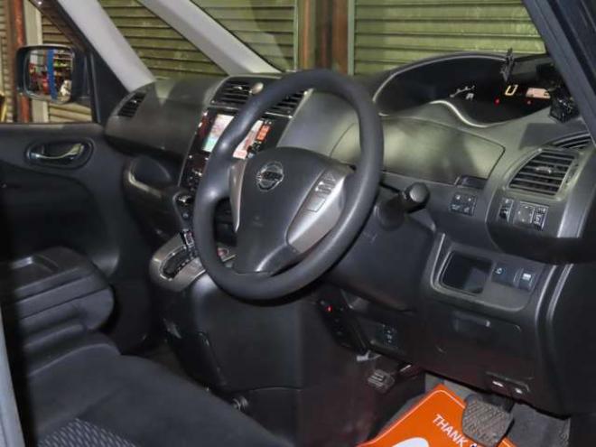 セレナ2.0 20X 4WD　防錆塗装4WDTVナビBカメ後席モニタエンスタETCドラレコ積込タイヤ 2000