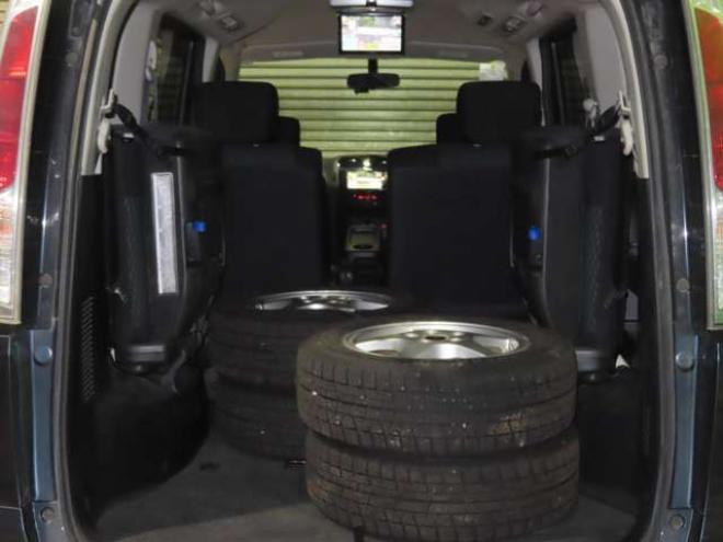セレナ2.0 20X 4WD　防錆塗装4WDTVナビBカメ後席モニタエンスタETCドラレコ積込タイヤ 2000