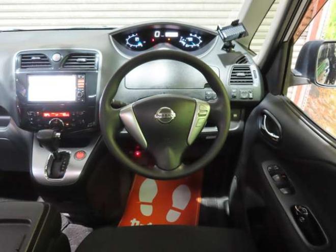 セレナ2.0 20X 4WD　防錆塗装4WDTVナビBカメ後席モニタエンスタETCドラレコ積込タイヤ 2000