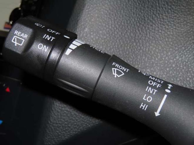 セレナ2.0 20X 4WD　防錆塗装4WDTVナビBカメ後席モニタエンスタETCドラレコ積込タイヤ 2000