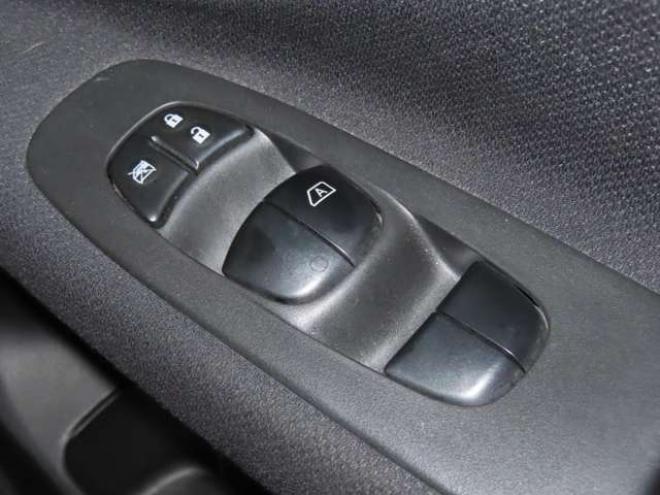 セレナ2.0 20X 4WD　防錆塗装4WDTVナビBカメ後席モニタエンスタETCドラレコ積込タイヤ 2000