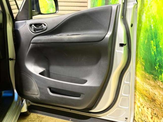 セレナ2.0 ハイウェイスター アドバンストセーフティ パッケージ 4WD　防錆塗装4WDTVナビBカメ後席モニタ 2000